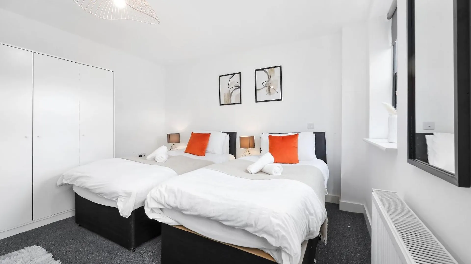 Stylish Large 3-Bed Apartment, Quick Access To London Sights, Free Parking 0*,