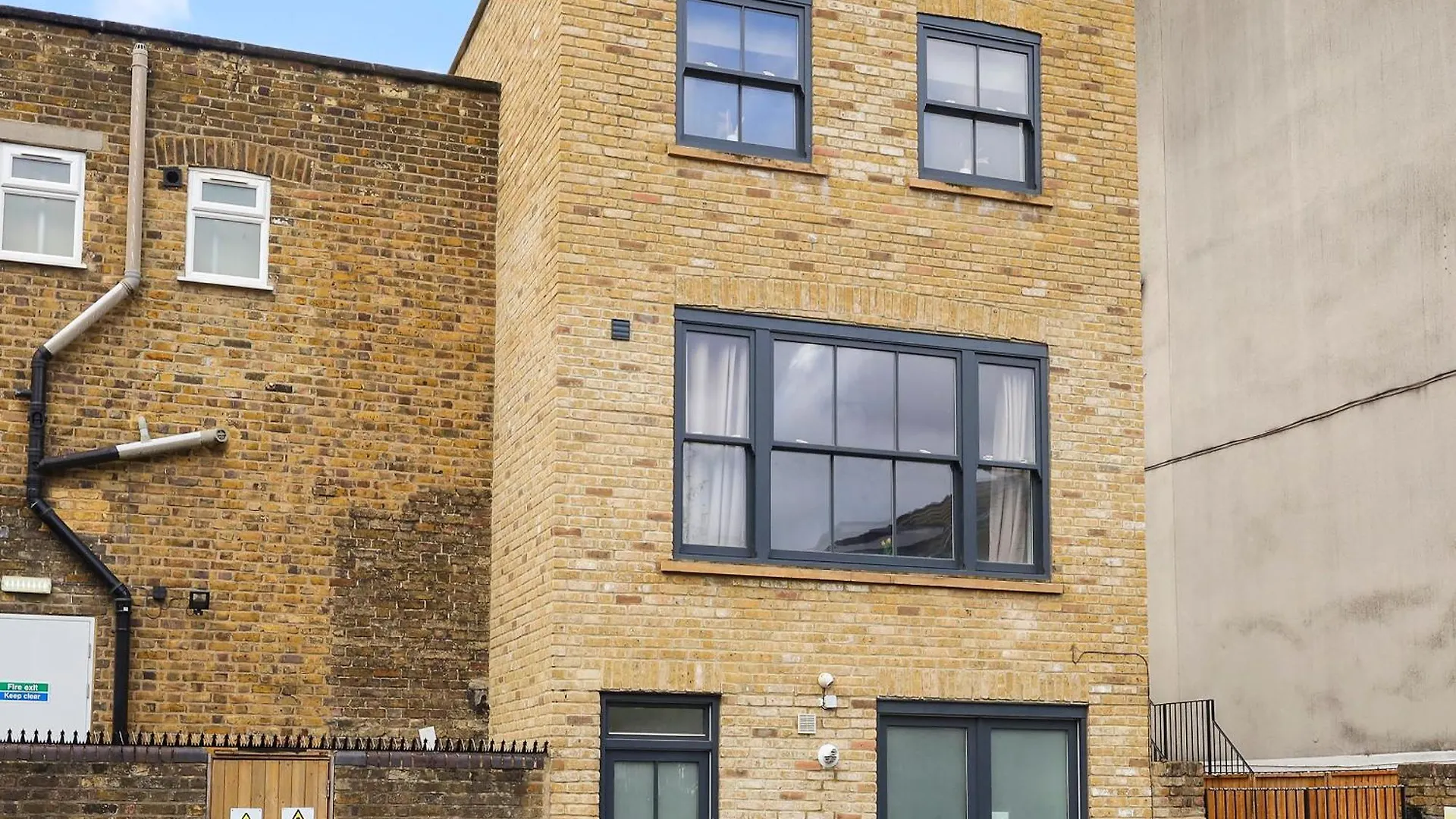 Stylish Large 3-Bed Apartment, Quick Access To London Sights, Free Parking Apartment