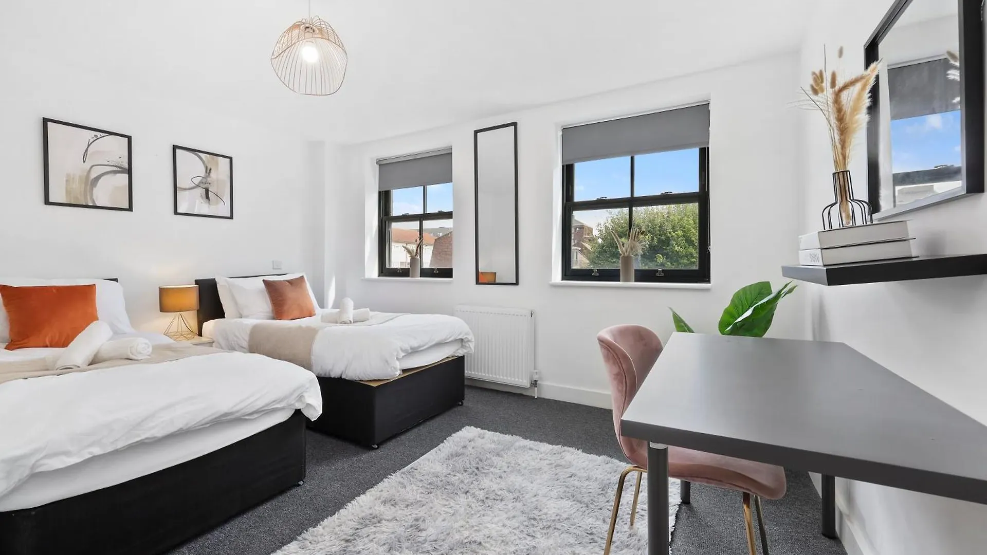 Apartment Stylish Large 3-Bed Apartment, Quick Access To London Sights, Free Parking United Kingdom